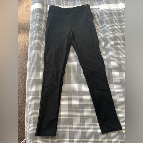 Interview or Date!!? ๐ญ๐๐!? - Picture 1 of 3